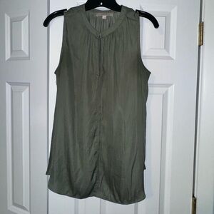 Ann Taylor LOFT Clasp Front Sleeveless Blouse. Size Medium
